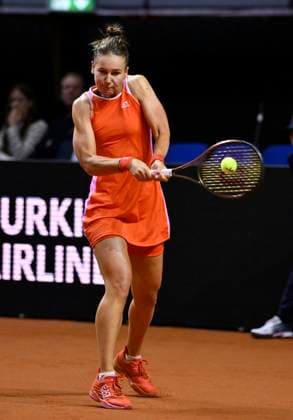 Veronika Kudermetova (RUS) Aktion Tennis Damen Porsche-Cup Porsche Tennis Grand Prix GP Stuttgart 2024 Porsche Arena 18.04.2024 DFL REGULATIONS PROHIBIT ANY USE OF PHOTOGRAPHS AS IMAGE SEQUENCES AND OR QUASI-VIDEO Porsche Tennis Grand Prix GP Stuttgart 2024