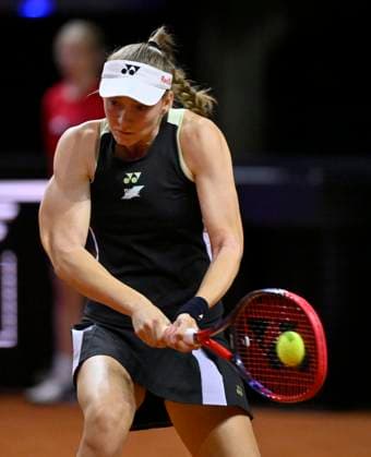 Elena Rybakina (KAZ) Aktion Tennis Damen Porsche-Cup Porsche Tennis Grand Prix GP Stuttgart 2024 Porsche Arena 18.04.2024 DFL REGULATIONS PROHIBIT ANY USE OF PHOTOGRAPHS AS IMAGE SEQUENCES AND OR QUASI-VIDEO Porsche Tennis Grand Prix GP Stuttgart 2024