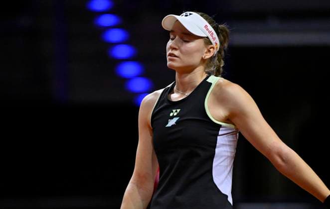 Elena Rybakina (KAZ) enttaeuscht Gestik Geste Tennis Damen Porsche-Cup Porsche Tennis Grand Prix GP Stuttgart 2024 Porsche Arena 18.04.2024 DFL REGULATIONS PROHIBIT ANY USE OF PHOTOGRAPHS AS IMAGE SEQUENCES AND OR QUASI-VIDEO Porsche Tennis Grand Prix GP Stuttgart 2024