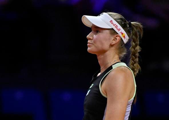 Elena Rybakina (KAZ) enttaeuscht Gestik Geste Tennis Damen Porsche-Cup Porsche Tennis Grand Prix GP Stuttgart 2024 Porsche Arena 18.04.2024 DFL REGULATIONS PROHIBIT ANY USE OF PHOTOGRAPHS AS IMAGE SEQUENCES AND OR QUASI-VIDEO Porsche Tennis Grand Prix GP Stuttgart 2024