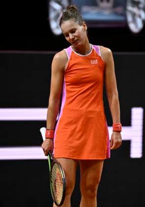 Veronika Kudermetova (RUS) enttaeuscht Gestik Geste Tennis Damen Porsche-Cup Porsche Tennis Grand Prix GP Stuttgart 2024 Porsche Arena 18.04.2024 DFL REGULATIONS PROHIBIT ANY USE OF PHOTOGRAPHS AS IMAGE SEQUENCES AND OR QUASI-VIDEO Porsche Tennis Grand Prix GP Stuttgart 2024
