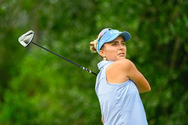 THE WOODLANDS, TX - APRIL 18: Lexi Thompson (USA) watches her tee shot on 11 during Rd1 of the Chevron Championship at The Club at Carlton Woods on April 18, 2024 in The Woodlands, Texas. (Photo by Ken Murray Icon Sportswire) GOLF: APR 18 LPGA, Golf Damen The Chevron Championship EDITORIAL USE ONLY Icon240418001