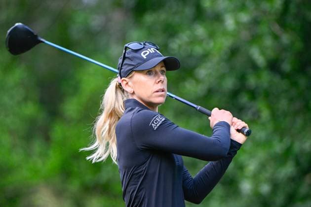 THE WOODLANDS, TX - APRIL 18: Pernilla Lindberg (SWE) watches her tee shot on 11 during Rd1 of the Chevron Championship at The Club at Carlton Woods on April 18, 2024 in The Woodlands, Texas. (Photo by Ken Murray Icon Sportswire) GOLF: APR 18 LPGA, Golf Damen The Chevron Championship EDITORIAL USE ONLY Icon240418030