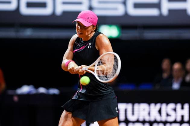 Iga Swiatek (POL) Iga Swiatek (POL) vs Elise Mertens (BEL) GER Porsche Tennis Grand Prix GP Stuttgart 2024, Porsche-Arena, 18.04.2024 GER Porsche Tennis Grand Prix GP Stuttgart 2024 Porsche-Arena, 18.04.2024 Stuttgart Copyright: xEibner-Pressefoto RogerxBuerkex EP
