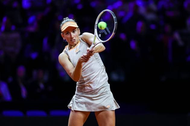 Elise Mertens (BEL) Iga Swiatek (POL) vs Elise Mertens (BEL) GER Porsche Tennis Grand Prix GP Stuttgart 2024, Porsche-Arena, 18.04.2024 GER Porsche Tennis Grand Prix GP Stuttgart 2024 Porsche-Arena, 18.04.2024 Stuttgart Copyright: xEibner-Pressefoto RogerxBuerkex EP