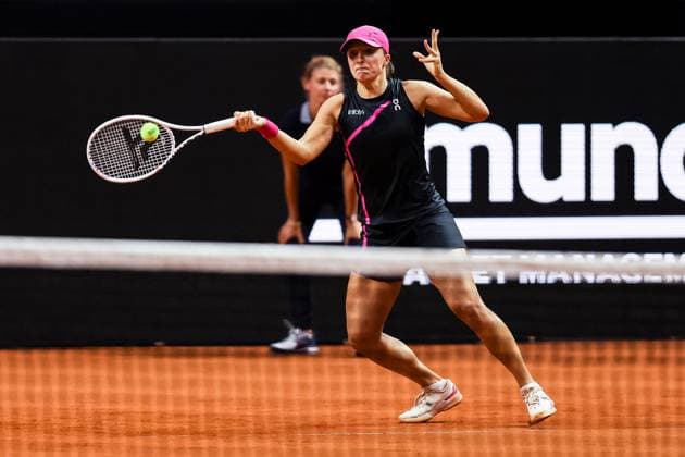 Iga Swiatek (POL) Iga Swiatek (POL) vs Elise Mertens (BEL) GER Porsche Tennis Grand Prix GP Stuttgart 2024, Porsche-Arena, 18.04.2024 GER Porsche Tennis Grand Prix GP Stuttgart 2024 Porsche-Arena, 18.04.2024 Stuttgart Copyright: xEibner-Pressefoto RogerxBuerkex EP