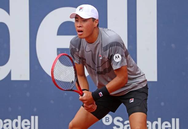 Barcelona Open Banc Sabadell 2024 - Day Four Brandon Nakashima is playing against Tomas Martin Etcheverry in the round of 16 of the Barcelona Open Banc Sabadell, 71st Conde de Godo Trophy, at the Real Club de Tennis Barcelona 1899, in Barcelona, Spain, on April 18, 2024. Barcelona Barcelona Spain  Copyright: xUrbanandsportx originalFilename:urbanandsport-barcelon240418_npUD0.jpg