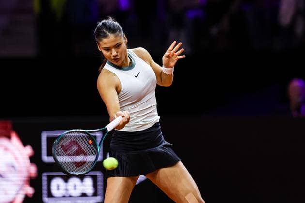 Emma Raducanu (GBR) Emma Raducanu (GBR) vs Linda Noskova (CZE) GER Porsche Tennis Grand Prix GP Stuttgart 2024, Porsche-Arena, 18.04.2024 GER Porsche Tennis Grand Prix GP Stuttgart 2024 Porsche-Arena, 18.04.2024 Stuttgart Copyright: xEibner-Pressefoto RogerxBuerkex EP