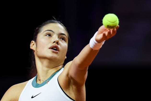 Emma Raducanu (GBR) Emma Raducanu (GBR) vs Linda Noskova (CZE) GER Porsche Tennis Grand Prix GP Stuttgart 2024, Porsche-Arena, 18.04.2024 GER Porsche Tennis Grand Prix GP Stuttgart 2024 Porsche-Arena, 18.04.2024 Stuttgart Copyright: xEibner-Pressefoto RogerxBuerkex EP