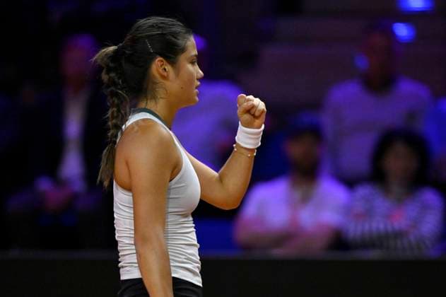 Emma Raducanu (GBR) Jubel Freude Emotion Gestik Geste Tennis Damen Porsche-Cup Porsche Tennis Grand Prix GP Stuttgart 2024 Porsche Arena 18.04.2024 DFL REGULATIONS PROHIBIT ANY USE OF PHOTOGRAPHS AS IMAGE SEQUENCES AND OR QUASI-VIDEO Porsche Tennis Grand Prix GP Stuttgart 2024