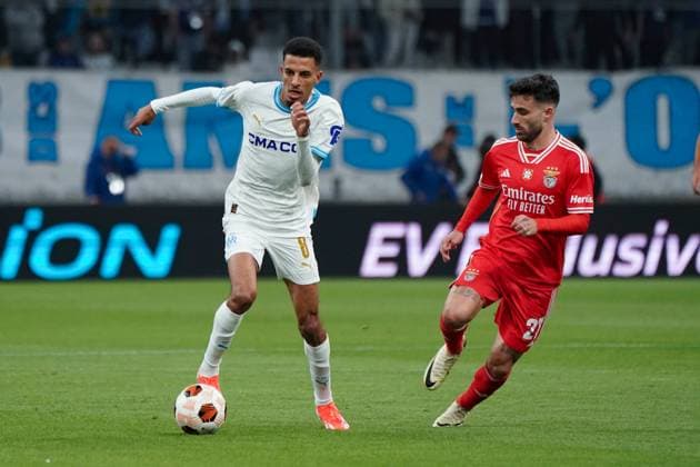Azzedine Ounahi (Olympique de Marseille) - Rafa Silva (SL Benfica) FOOTBALL : Olympique de Marseille vs SL Benfica - Ligue Europa - Quart de finale retour - Marseille - 18 04 2024 NorbertScanella Panoramic 