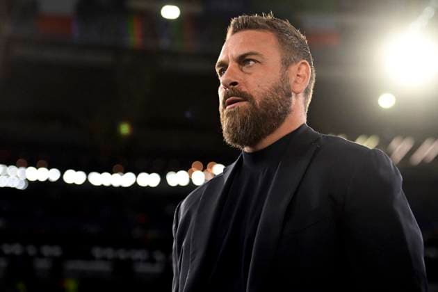 Daniele De Rossi coach of AS Roma looks on during the Europa League football match between AS Roma and AC Milan at Olimpico stadium in Rome (Italy), April 18th, 2024. AndreaxStaccioli