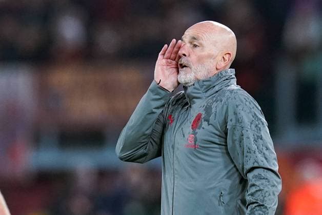 AS Roma v AC Milan - Quarter-Final Second Leg - UEFA Europa League 2023 24 Stefano Pioli head coach of AC Milan yells during the UEFA Europa League 2023 24 Quarter-Final second leg match between AS Roma and AC Milan at Stadio Olimpico on April 18, 2024 in Rome, Italy. Rome Stadio Olimpico Rome Italy Copyright: xGiuseppexMaffiax UEL_Roma-Milan_180424_LIA0150
