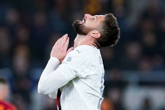 AS Roma v AC Milan - Quarter-Final Second Leg - UEFA Europa League 2023 24 Olivier Giroud of AC Milan looks dejected during the UEFA Europa League 2023 24 Quarter-Final second leg match between AS Roma and AC Milan at Stadio Olimpico on April 18, 2024 in Rome, Italy. Rome Stadio Olimpico Rome Italy Copyright: xGiuseppexMaffiax UEL_Roma-Milan_180424_LIA1538