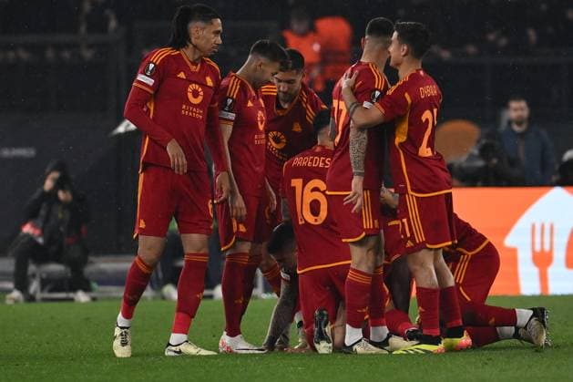 AS Roma v AC Milan: Quarter-Final Second Leg - UEFA Europa League 2023 24. Gianluca Mancini of A.S. Roma is celebrating after scoring the first goal, making it 1-0, during the UEFA Europa League Quarter-final second leg match between A.S. Roma and A.C. Milan at the Olympic Stadium in Rome, Italy, on April 18, 2024. Rome Italy Italy  Copyright: xDomenicoxCippitellix originalFilename:cippitelli-asromavs240418_npoG4.jpg
