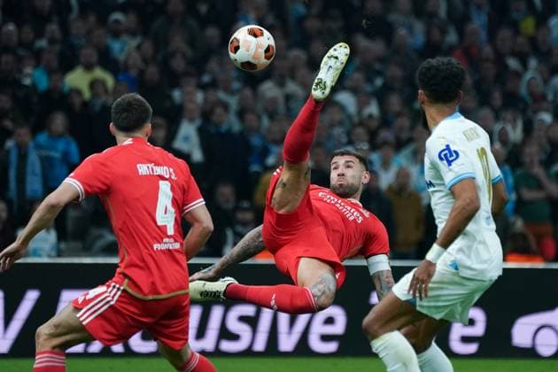 Sport Themen der Woche KW16 Sport Bilder des Tages Nicolas Otamendi (SL Benfica) FOOTBALL : Olympique de Marseille vs SL Benfica - Ligue Europa - Quart de finale retour - Marseille - 18 04 2024 NorbertScanella Panoramic 