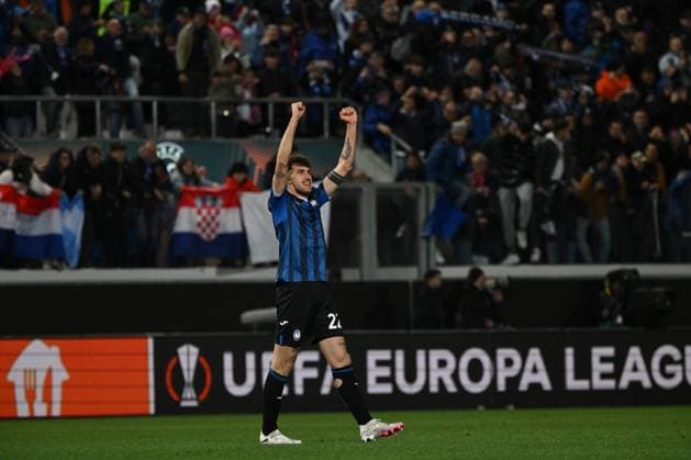 Team Atalanta BC celebrating after the victory during the UEFA Europa League quarter finals second leg match between Atalanta BC and Liverpool FC on Avril 18, 2024 at Gewiss stadium in Bergamo, Italy. Credit: Tiziano Ballabio  Copyright: xTizianoxBallabio IPAxSportx xipax xx IPA_45279351 IPA_Agency_IPA45279351