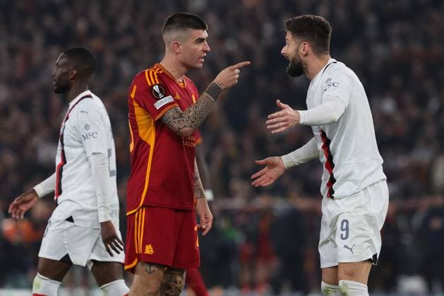 Rome, Italy 18.04.2024: Gianluca Mancini of Roma, Olivier Giroud of Milan during the UEFA Europa League 2023-2024, quarter final , football match between AS Roma vs AC Milan at Olympic Stadium in Rome.  Copyright: xMarcoxIacobucci IPAxSportx xipa-x xx IPA_45279576 IPA_Agency_IPA45279576