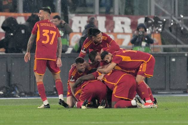 18th April 2024, Stadio Olimpico, Rome, Italy; Europa League, Quarter Final, Second Leg Football; Roma versus AC Milan; Roma s players celebrates after scoring the goal for 1-0 in the 12th minute  ActionPlus12631923 AllShotLive