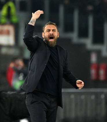 (240419) -- ROME, April 19, 2024 -- Roma s head coach Daniele De Rossi gestures during the UEFA Europa League Quarter Final 2nd leg match between Roma and AC Milan in Rome, Italy, April 18, 2024. (Photo by Xinhua) (SP) ITALY-ROME-FOOTBALL-UEFA EUROPA LEAGUE-QUARTER FINAL 2ND LEG-ROMA VS AC MILAN AugustoxCasasoli 