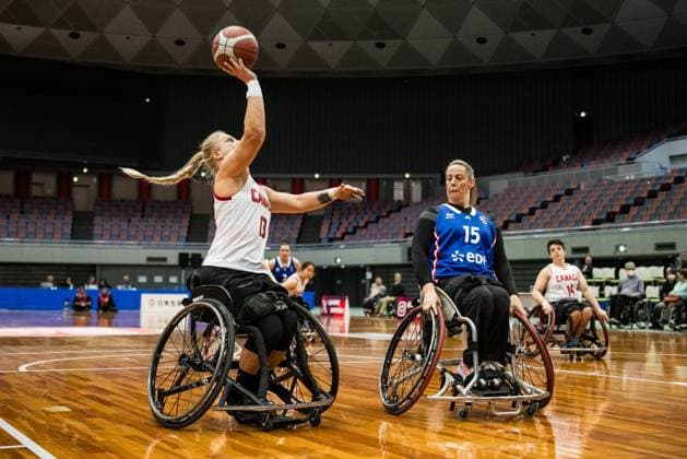 Rollstuhlbasketball, Frauen, IWBF Paralympics Quali, Kanada - Frankreich 2024 IWBF Women’s Repechage: Kanada - Frankreich; 19.04.2024 Kady Dandeneau (Kanada, 13) am Ball, Angelique Pichon (Frankreich, 15) 2024 IWBF Women’s Repechage: Kanada - Frankreich; Asue Arena, Osaka Copyright: xBEAUTIFULxSPORTS Wunderlx