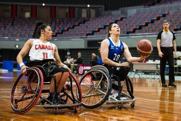 Rollstuhlbasketball, Frauen, IWBF Paralympics Quali, Kanada - Frankreich 2024 IWBF Women’s Repechage: Kanada - Frankreich; 19.04.2024 Tara Llanes (Kanada, 11), Lucie Nolet (Frankreich, 28) am Ball 2024 IWBF Women’s Repechage: Kanada - Frankreich; Asue Arena, Osaka Copyright: xBEAUTIFULxSPORTS Wunderlx