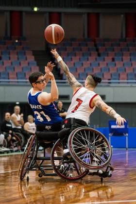 Rollstuhlbasketball, Frauen, IWBF Paralympics Quali, Kanada - Frankreich 2024 IWBF Women’s Repechage: Kanada - Frankreich; 19.04.2024 Eva David (Frankreich, 31) im Wurf, Cindy Ouelett (Kanada, 7) 2024 IWBF Women’s Repechage: Kanada - Frankreich; Asue Arena, Osaka Copyright: xBEAUTIFULxSPORTS Wunderlx