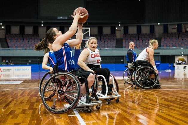 Rollstuhlbasketball, Frauen, IWBF Paralympics Quali, Kanada - Frankreich 2024 IWBF Women’s Repechage: Kanada - Frankreich; 19.04.2024 Marie Carliez (Frankreich, 7) am Ball, Melanie Hawtin (Kanada, 15) 2024 IWBF Women’s Repechage: Kanada - Frankreich; Asue Arena, Osaka Copyright: xBEAUTIFULxSPORTS Wunderlx