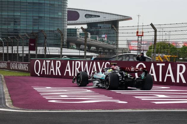 44 HAMILTON Lewis (gbr), Mercedes AMG F1 Team W15, action during the Formula 1 Lenovo Chinese Grand Prix 2024, 5th round of the 2024 Formula One World Championship, WM, Weltmeisterschaft from April 19 to 21, 2024 on the Shanghai International Circuit, in Shanghai, China - F1 - CHINESE GRAND PRIX 2024 DPPI Panoramic  240419_R05_CHINA_DP_FG007542
