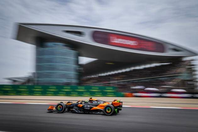 04 NORRIS Lando (gbr), McLaren F1 Team MCL38, action during the Formula 1 Lenovo Chinese Grand Prix 2024, 5th round of the 2024 Formula One World Championship, WM, Weltmeisterschaft from April 19 to 21, 2024 on the Shanghai International Circuit, in Shanghai, China - F1 - CHINESE GRAND PRIX 2024 DPPI Panoramic  02057