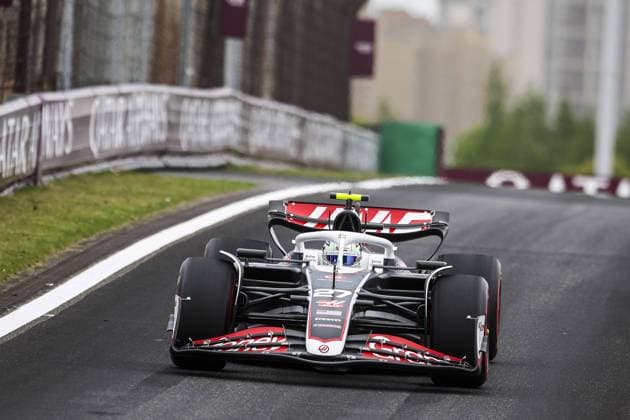 27 HULKENBERG Nico (ger), Haas F1 Team VF-24 Ferrari, action during the Formula 1 Lenovo Chinese Grand Prix 2024, 5th round of the 2024 Formula One World Championship, WM, Weltmeisterschaft from April 19 to 21, 2024 on the Shanghai International Circuit, in Shanghai, China - F1 - CHINESE GRAND PRIX 2024 DPPI Panoramic  240419_R05_CHINA_DP_XB3_0888