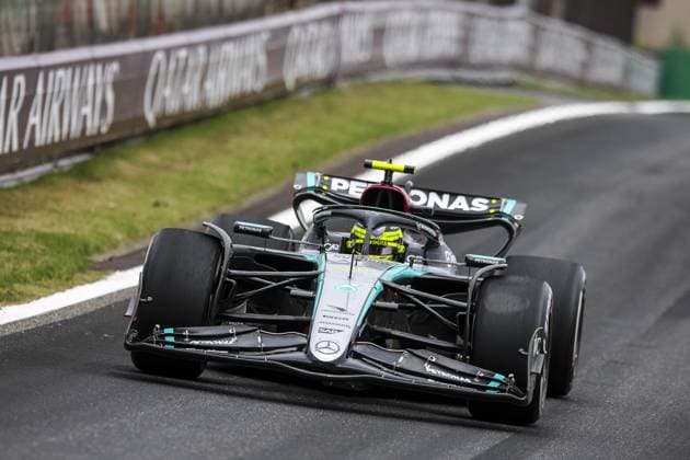 44 HAMILTON Lewis (gbr), Mercedes AMG F1 Team W15, action during the Formula 1 Lenovo Chinese Grand Prix 2024, 5th round of the 2024 Formula One World Championship, WM, Weltmeisterschaft from April 19 to 21, 2024 on the Shanghai International Circuit, in Shanghai, China - F1 - CHINESE GRAND PRIX 2024 DPPI Panoramic  240419_R05_CHINA_DP_XB3_0911