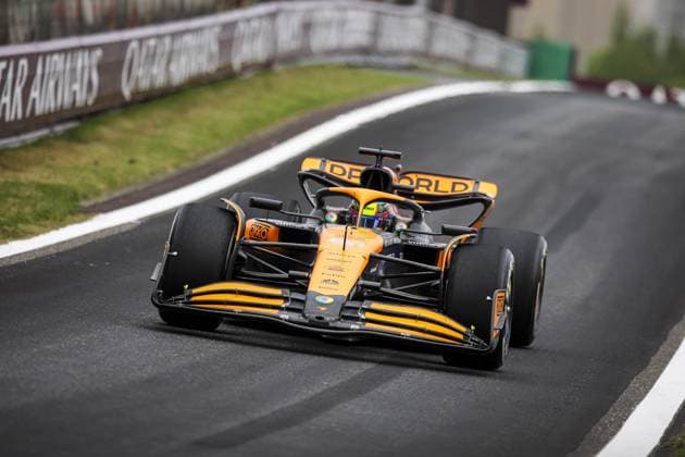 81 PIASTRI Oscar (aus), McLaren F1 Team MCL38, action during the Formula 1 Lenovo Chinese Grand Prix 2024, 5th round of the 2024 Formula One World Championship, WM, Weltmeisterschaft from April 19 to 21, 2024 on the Shanghai International Circuit, in Shanghai, China - F1 - CHINESE GRAND PRIX 2024 DPPI Panoramic  240419_R05_CHINA_DP_XB3_0927