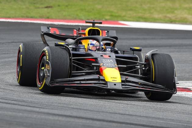 01 VERSTAPPEN Max (nld), Red Bull Racing RB20, action during the Formula 1 Lenovo Chinese Grand Prix 2024, 5th round of the 2024 Formula One World Championship, WM, Weltmeisterschaft from April 19 to 21, 2024 on the Shanghai International Circuit, in Shanghai, China - F1 - CHINESE GRAND PRIX 2024 DPPI Panoramic  240419_R05_CHINA_DP_XB3_2191
