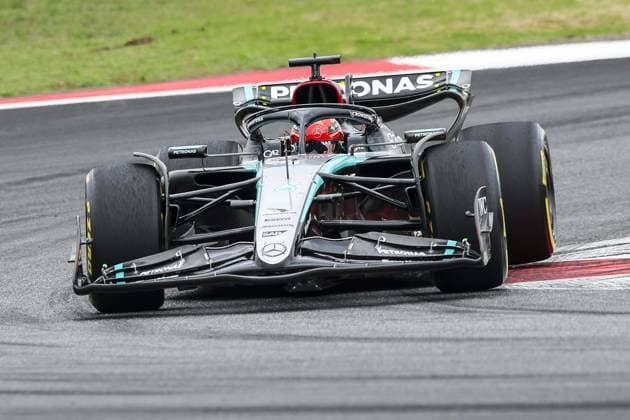 63 RUSSELL George (gbr), Mercedes AMG F1 Team W15, action during the Formula 1 Lenovo Chinese Grand Prix 2024, 5th round of the 2024 Formula One World Championship, WM, Weltmeisterschaft from April 19 to 21, 2024 on the Shanghai International Circuit, in Shanghai, China - F1 - CHINESE GRAND PRIX 2024 DPPI Panoramic  240419_R05_CHINA_DP_XB3_2078