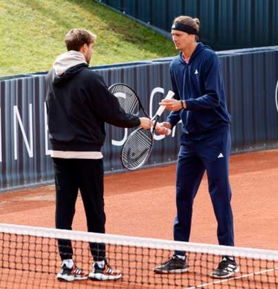 19.04.2024, BMW Open 2024, MTTC Iphitos Muenchen , Tennis, im Bild: Alexander Zverev (GER) wechselt den Schlaeger