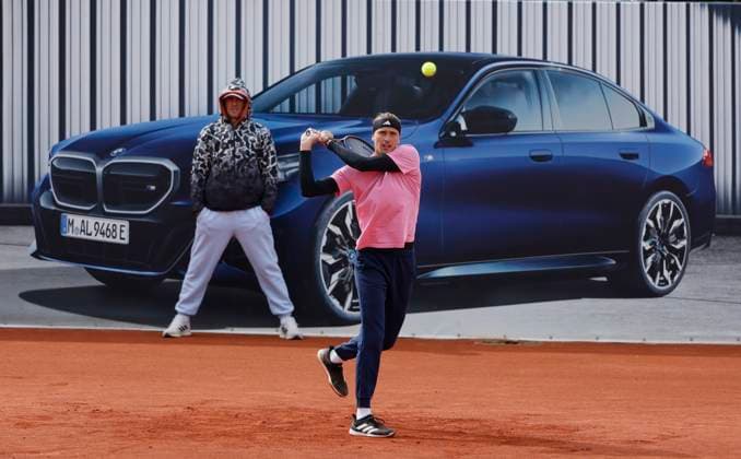 Sport Bilder des Tages 19.04.2024, BMW Open 2024, MTTC Iphitos Muenchen , Tennis, im Bild: Alexander Zverev (GER) von Mischa Zverev beobachtet