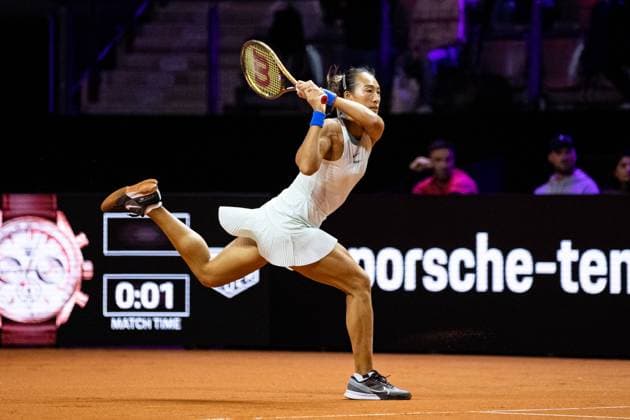 Zheng Qinwen (CHN) Zheng Qinwen (CHN) vs Marta Kostyuk (UKR) GER Porsche Tennis Grand Prix GP Stuttgart 2024, Porsche-Arena, 18.04.2024 GER Porsche Tennis Grand Prix GP Stuttgart 2024 Porsche-Arena, 18.04.2024 Stuttgart Copyright: xEibner-Pressefoto RogerxBuerkex EP