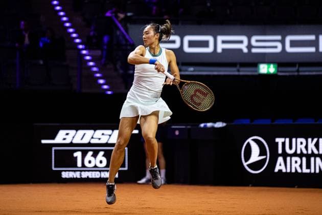 Zheng Qinwen (CHN) Zheng Qinwen (CHN) vs Marta Kostyuk (UKR) GER Porsche Tennis Grand Prix GP Stuttgart 2024, Porsche-Arena, 18.04.2024 GER Porsche Tennis Grand Prix GP Stuttgart 2024 Porsche-Arena, 18.04.2024 Stuttgart Copyright: xEibner-Pressefoto RogerxBuerkex EP