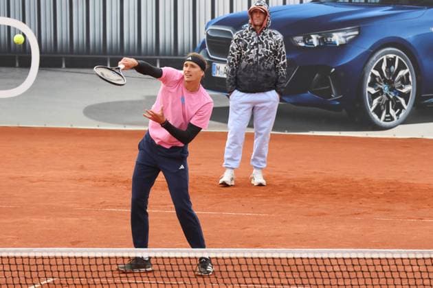 Alexander Zverev (GER) beim Training, Aufwaermen, in rosa, pink, Trikot, Tennis BMW Open 2024 München 19.04.2024 FOTO: Mladen Lackovic LakoPress