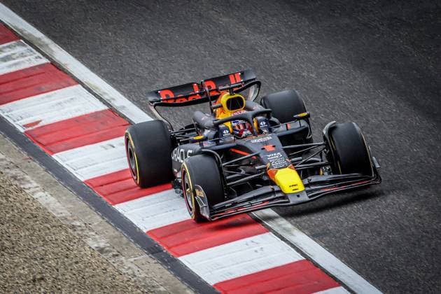 01 VERSTAPPEN Max (nld), Red Bull Racing RB20, action Qualifying Sprint Race during the Formula 1 Lenovo Chinese Grand Prix 2024, 5th round of the 2024 Formula One World Championship, WM, Weltmeisterschaft from April 19 to 21, 2024 on the Shanghai International Circuit, in Shanghai, China - F1 - CHINESE GRAND PRIX 2024 DPPI Panoramic  04402