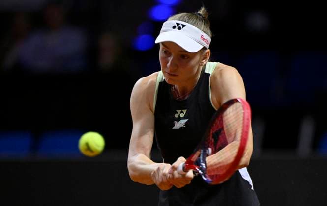 Elena Rybakina (KAZ) Aktion Tennis Damen Porsche-Cup Porsche Tennis Grand Prix GP Stuttgart 2024 Porsche Arena 19.04.2024 DFL REGULATIONS PROHIBIT ANY USE OF PHOTOGRAPHS AS IMAGE SEQUENCES AND OR QUASI-VIDEO Porsche Tennis Grand Prix GP Stuttgart 2024