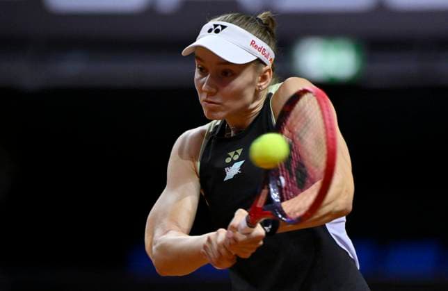 Elena Rybakina (KAZ) Aktion Tennis Damen Porsche-Cup Porsche Tennis Grand Prix GP Stuttgart 2024 Porsche Arena 19.04.2024 DFL REGULATIONS PROHIBIT ANY USE OF PHOTOGRAPHS AS IMAGE SEQUENCES AND OR QUASI-VIDEO Porsche Tennis Grand Prix GP Stuttgart 2024