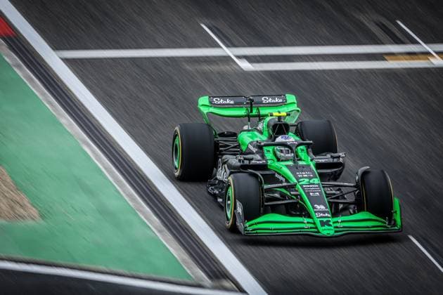24 ZHOU Guanyu (chi), Stake F1 Team Kick Sauber C44, action Qualifying Sprint Race during the Formula 1 Lenovo Chinese Grand Prix 2024, 5th round of the 2024 Formula One World Championship, WM, Weltmeisterschaft from April 19 to 21, 2024 on the Shanghai International Circuit, in Shanghai, China - F1 - CHINESE GRAND PRIX 2024 DPPI Panoramic  04231