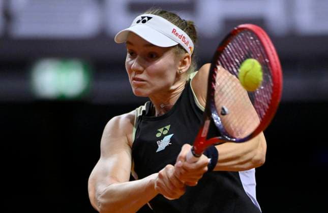 Elena Rybakina (KAZ) Aktion Tennis Damen Porsche-Cup Porsche Tennis Grand Prix GP Stuttgart 2024 Porsche Arena 19.04.2024 DFL REGULATIONS PROHIBIT ANY USE OF PHOTOGRAPHS AS IMAGE SEQUENCES AND OR QUASI-VIDEO Porsche Tennis Grand Prix GP Stuttgart 2024