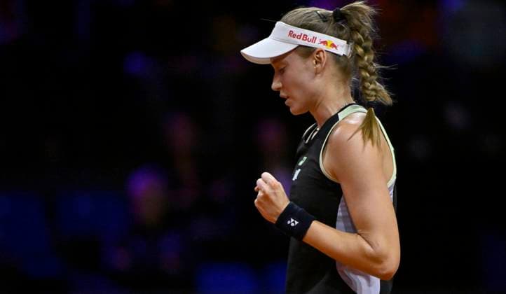 Elena Rybakina (KAZ) Jubel Freude Emotion Gestik Geste Tennis Damen Porsche-Cup Porsche Tennis Grand Prix GP Stuttgart 2024 Porsche Arena 19.04.2024 DFL REGULATIONS PROHIBIT ANY USE OF PHOTOGRAPHS AS IMAGE SEQUENCES AND OR QUASI-VIDEO Porsche Tennis Grand Prix GP Stuttgart 2024