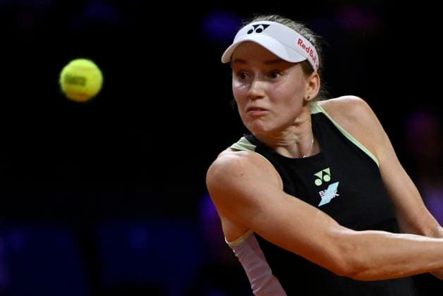 Elena Rybakina (KAZ) Aktion Tennis Damen Porsche-Cup Porsche Tennis Grand Prix GP Stuttgart 2024 Porsche Arena 19.04.2024 DFL REGULATIONS PROHIBIT ANY USE OF PHOTOGRAPHS AS IMAGE SEQUENCES AND OR QUASI-VIDEO Porsche Tennis Grand Prix GP Stuttgart 2024