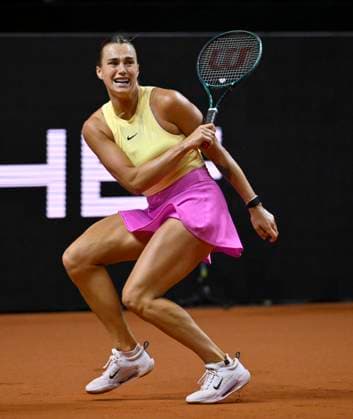 Aryna Sabalenka (BLR) Aktion Tennis Damen Porsche-Cup Porsche Tennis Grand Prix GP Stuttgart 2024 Porsche Arena 19.04.2024 DFL REGULATIONS PROHIBIT ANY USE OF PHOTOGRAPHS AS IMAGE SEQUENCES AND OR QUASI-VIDEO Porsche Tennis Grand Prix GP Stuttgart 2024