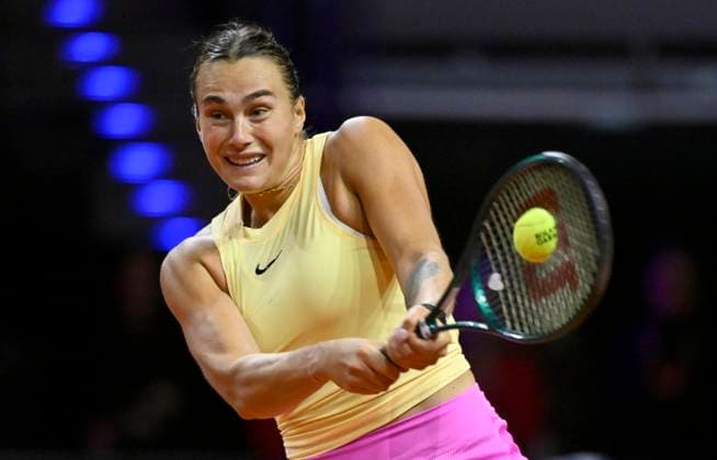 Aryna Sabalenka (BLR) Aktion Tennis Damen Porsche-Cup Porsche Tennis Grand Prix GP Stuttgart 2024 Porsche Arena 19.04.2024 DFL REGULATIONS PROHIBIT ANY USE OF PHOTOGRAPHS AS IMAGE SEQUENCES AND OR QUASI-VIDEO Porsche Tennis Grand Prix GP Stuttgart 2024