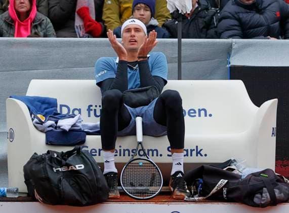 19.04.2024, BMW Open 2024, MTTC Iphitos Muenchen , Tennis, im Bild: Alexander Zverev (GER) versteht die Welt nicht mehr